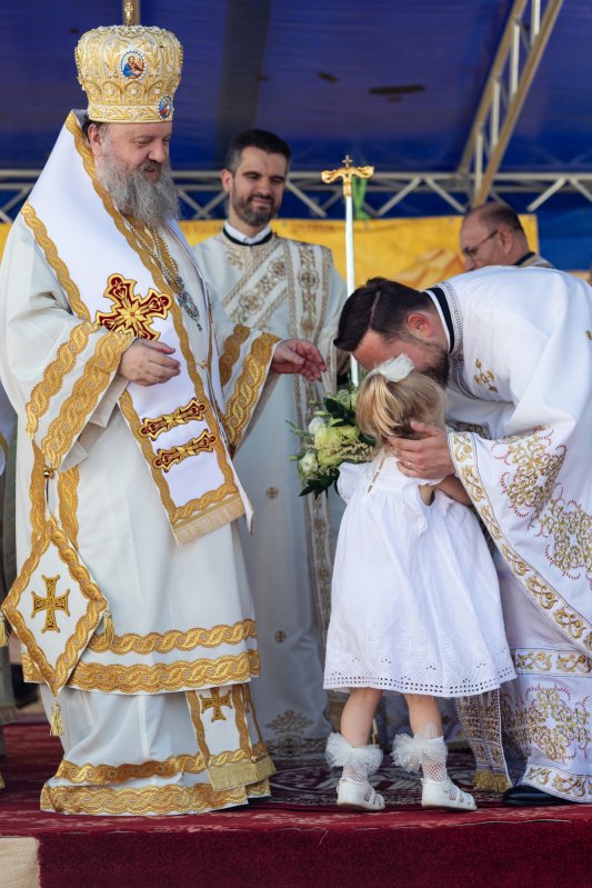 A fost sfințită pictura bisericii parohiei prahovene Gura Văii 261933