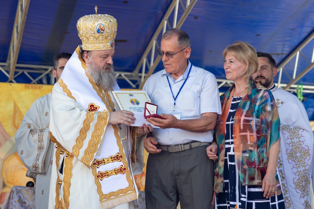 A fost sfințită pictura bisericii parohiei prahovene Gura Văii 261940