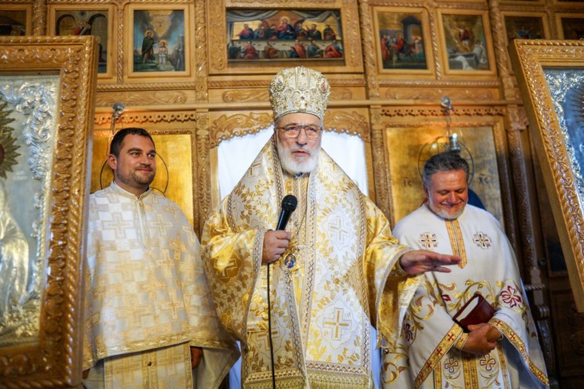 Vizită arhierească în Parohia Albești Pământeni din Argeș 261995