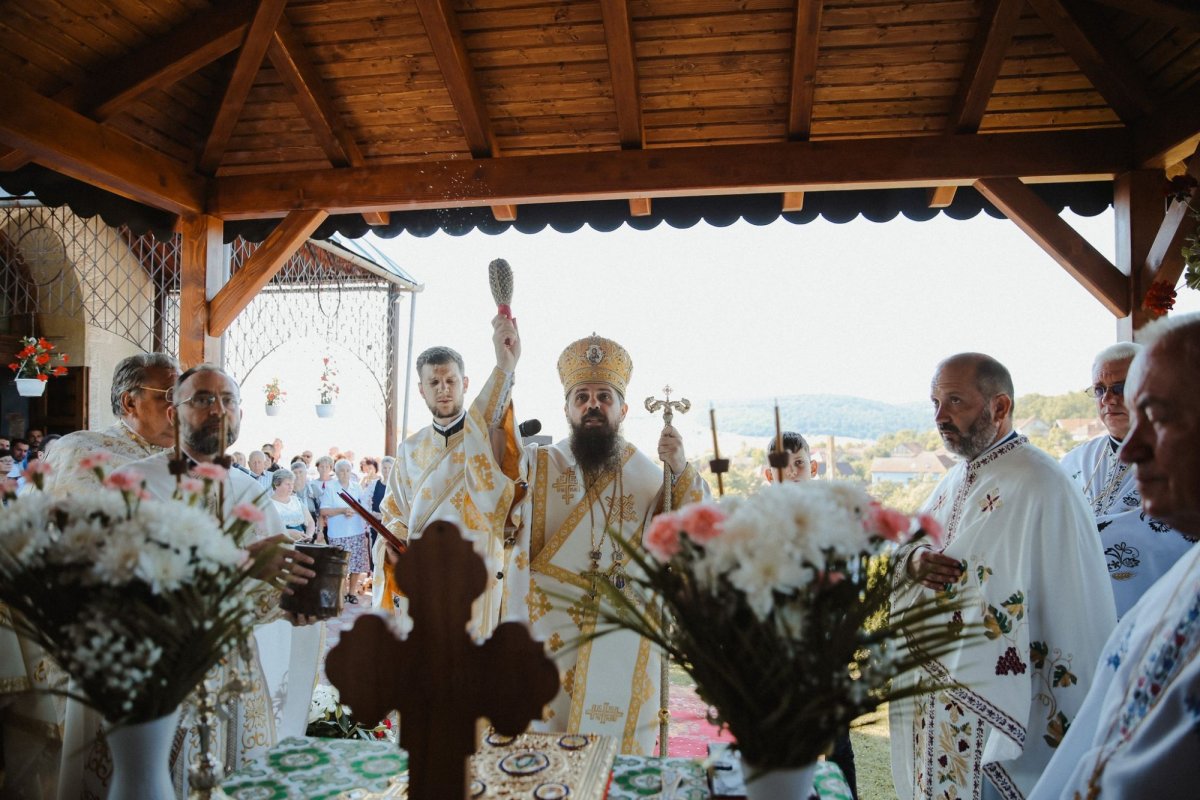 Binecuvântări arhiereşti în comunități clujene 262036