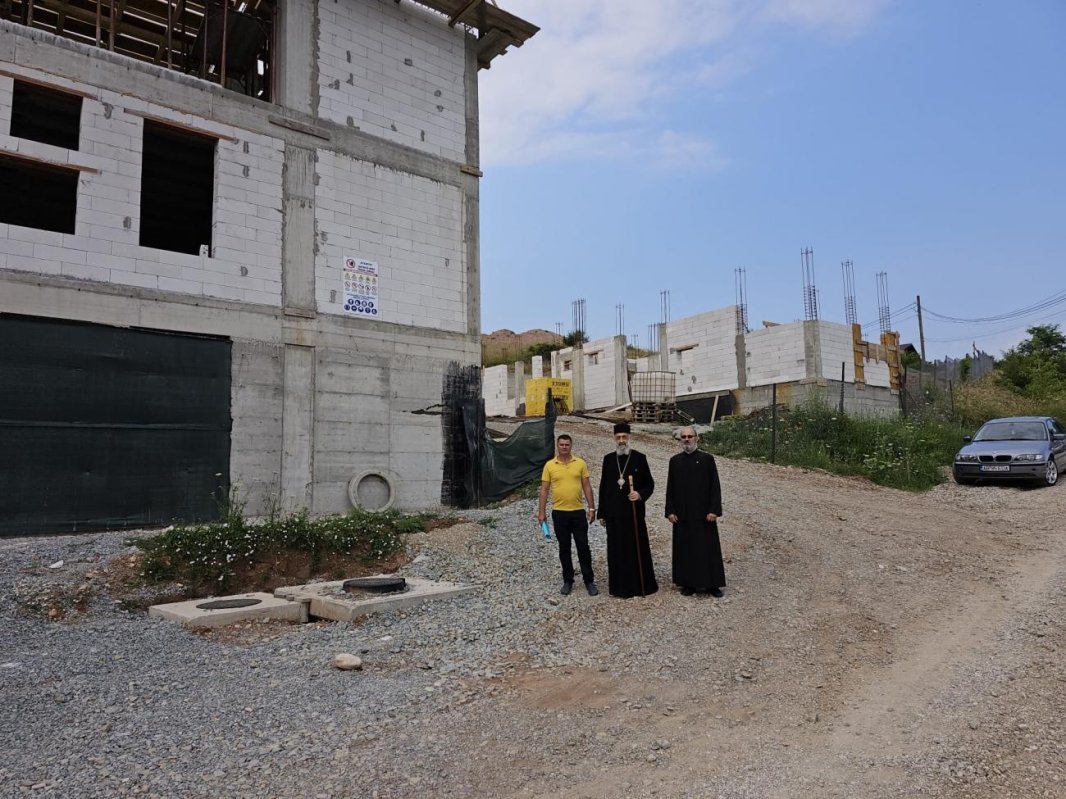 Vizită arhierească pe şantierul grădiniţei construite de Eparhia Alba Iuliei 262042