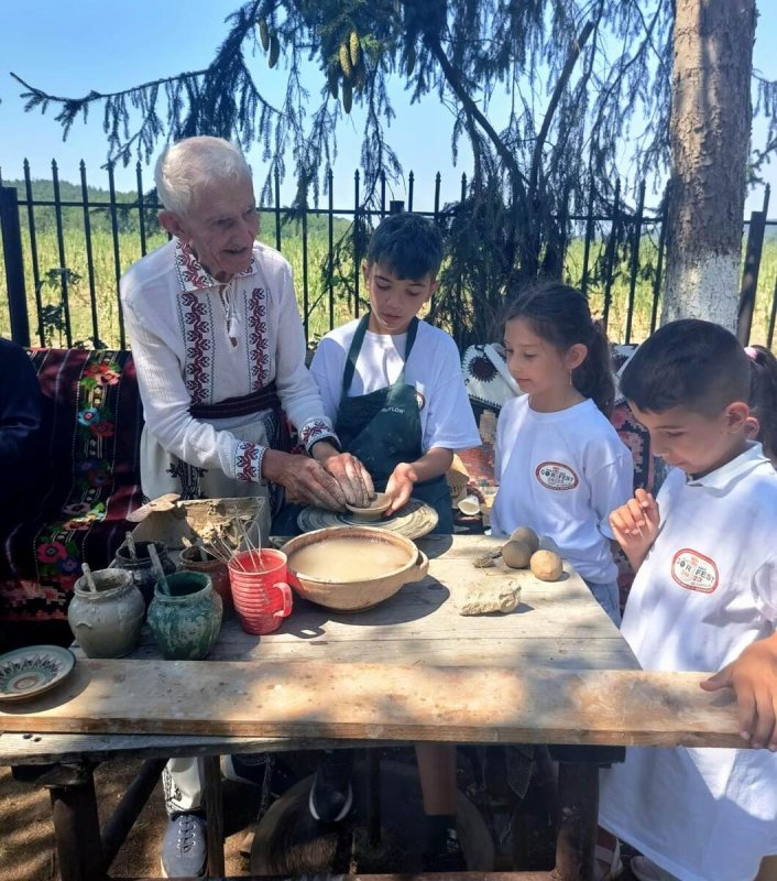 Tabără de creație artistică la o parohie gorjeană 262236