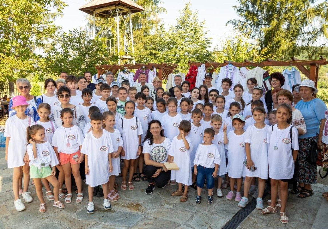 Tabără de creație artistică la o parohie gorjeană 262237