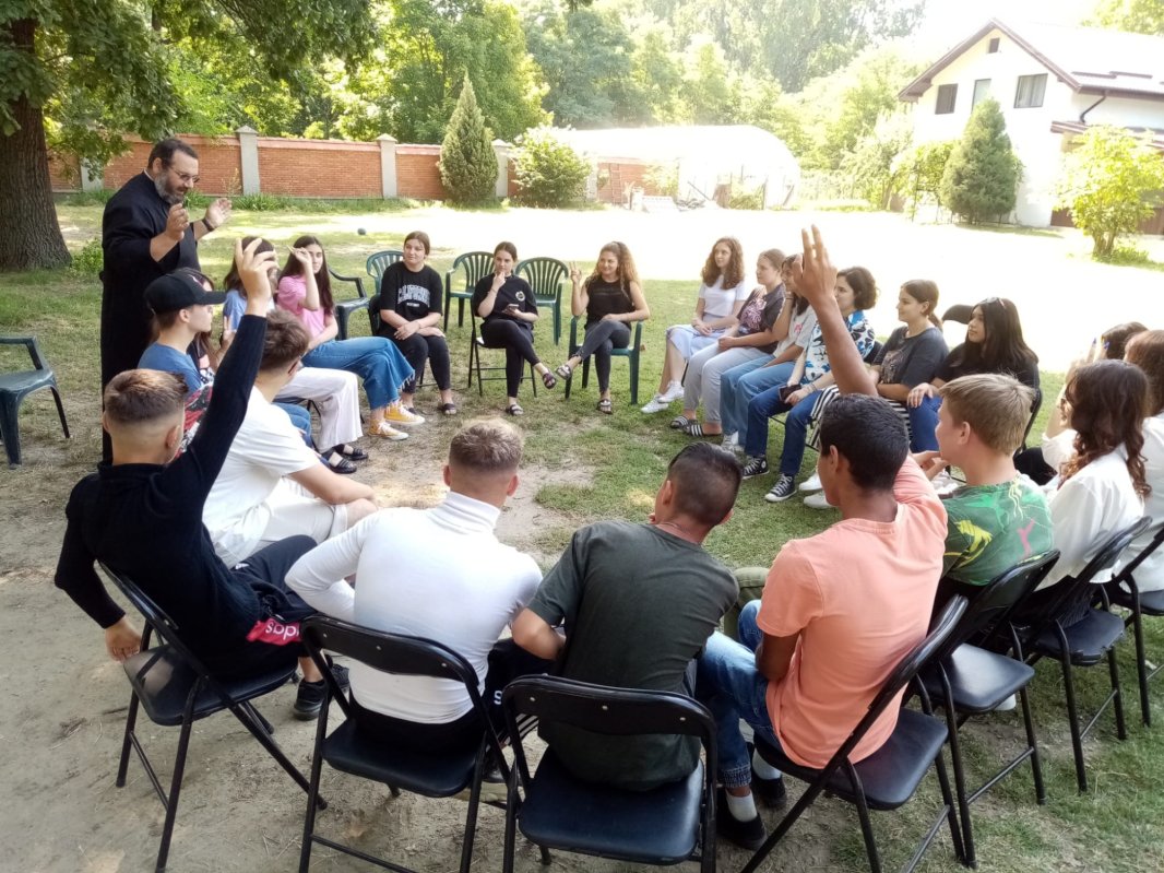 Tabără de vară pentru tineri la Mănăstirea Maglavit din judeţul Dolj 262380