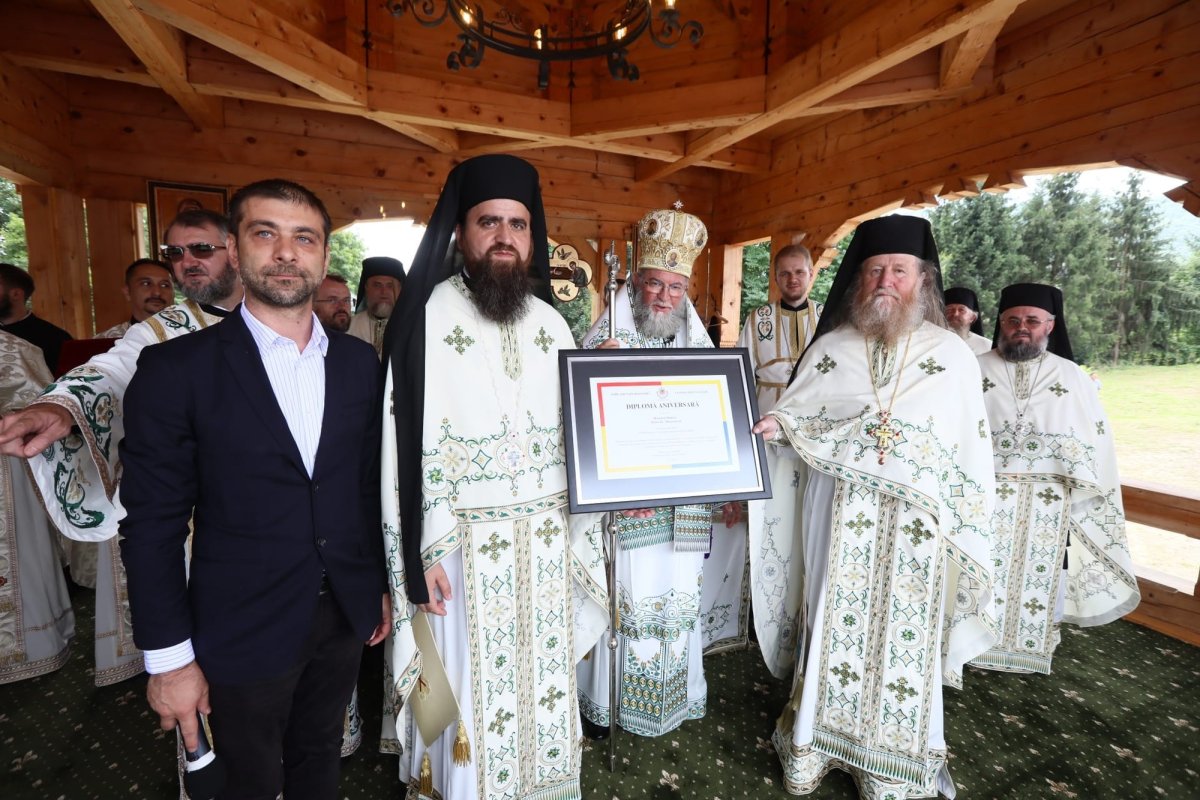 Un veac de existenţă a Mănăstirii Dragomireşti, Maramureş 262508