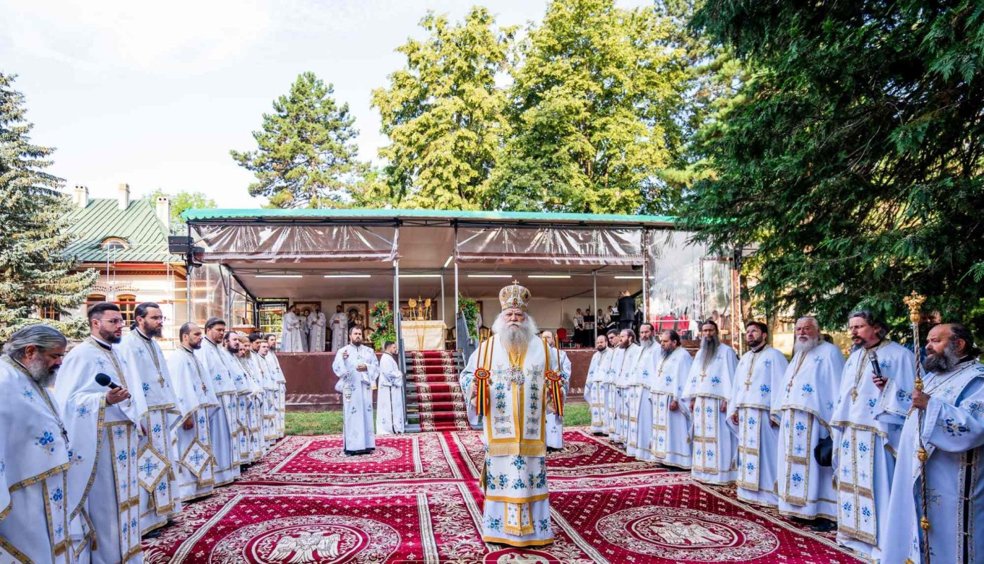 Liturghie arhierească și hirotonii la Suceava 262713
