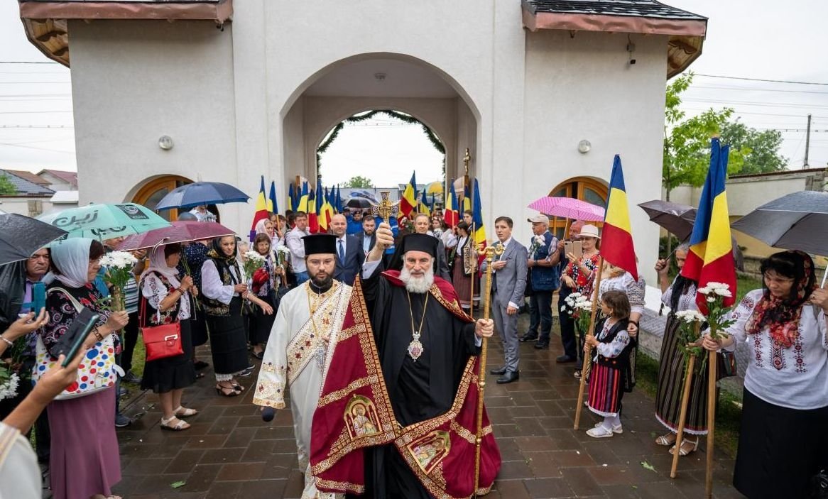 Sfințirea bisericii ștefaniene din cartierul Buhoci al orașului Onești 262708