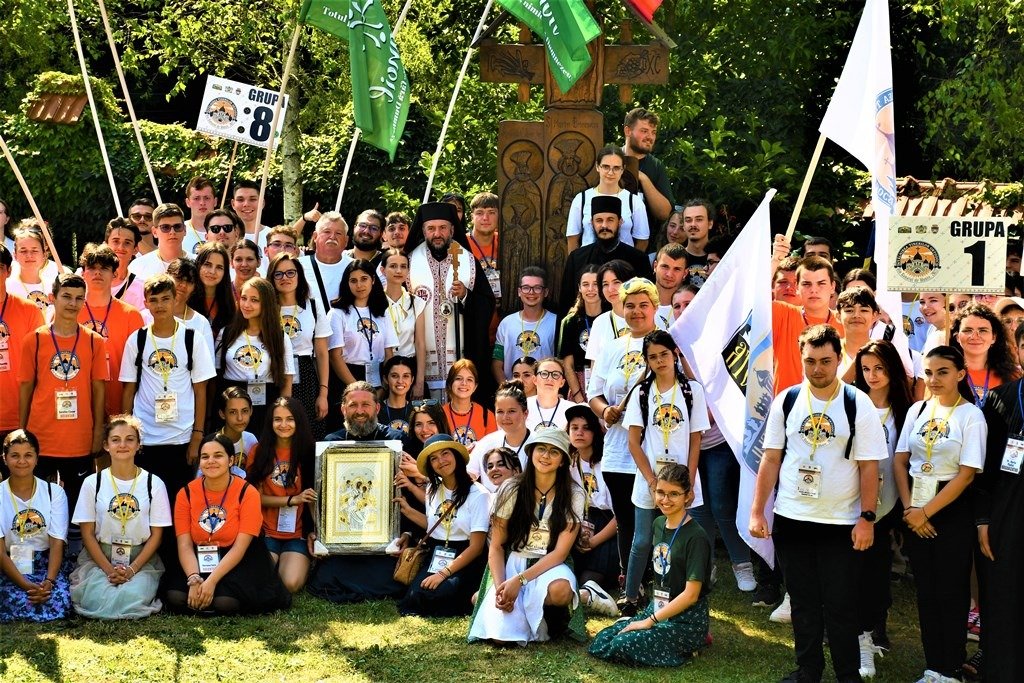 Tineri de toate vârstele în rugăciune la Bocșa Vasiova 262714