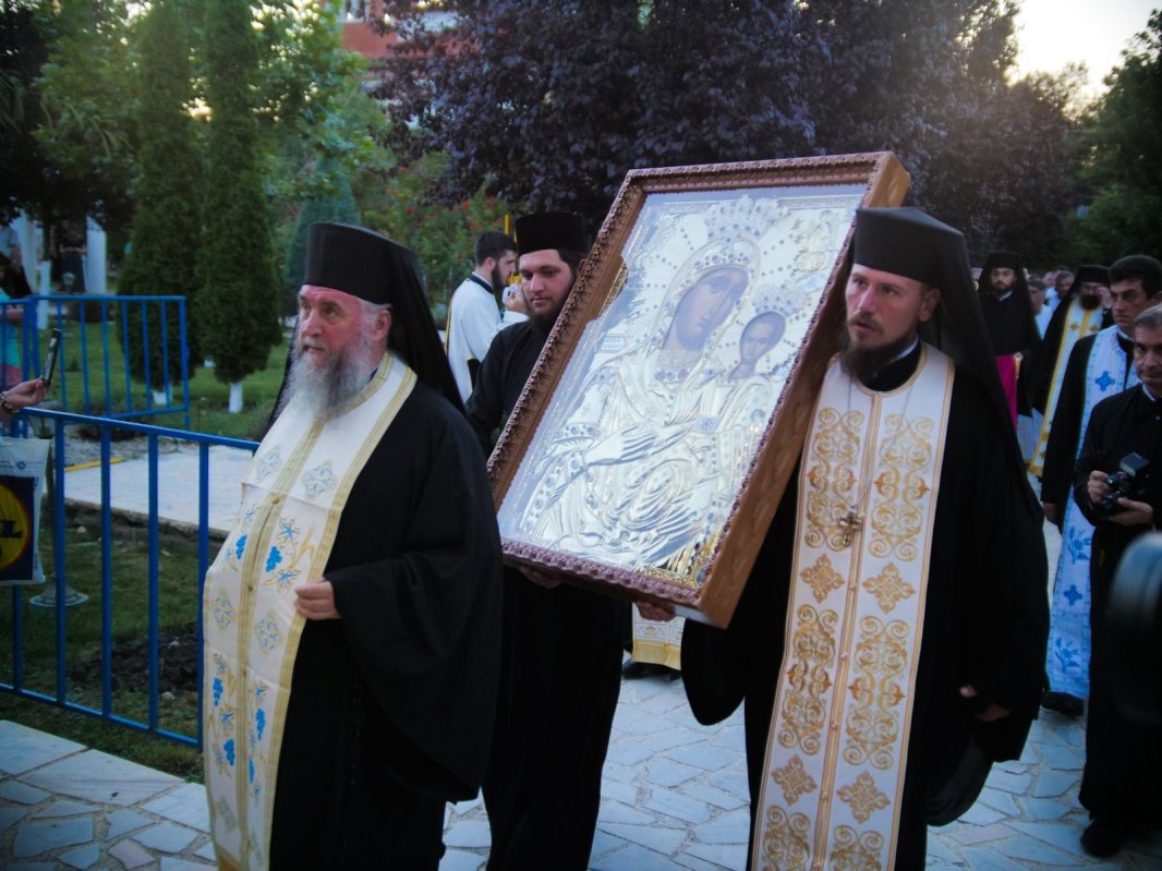 Mii de pelerini din toată țara la Mănăstirea Pantocrator din Drăgănești‑Vlasca 262875