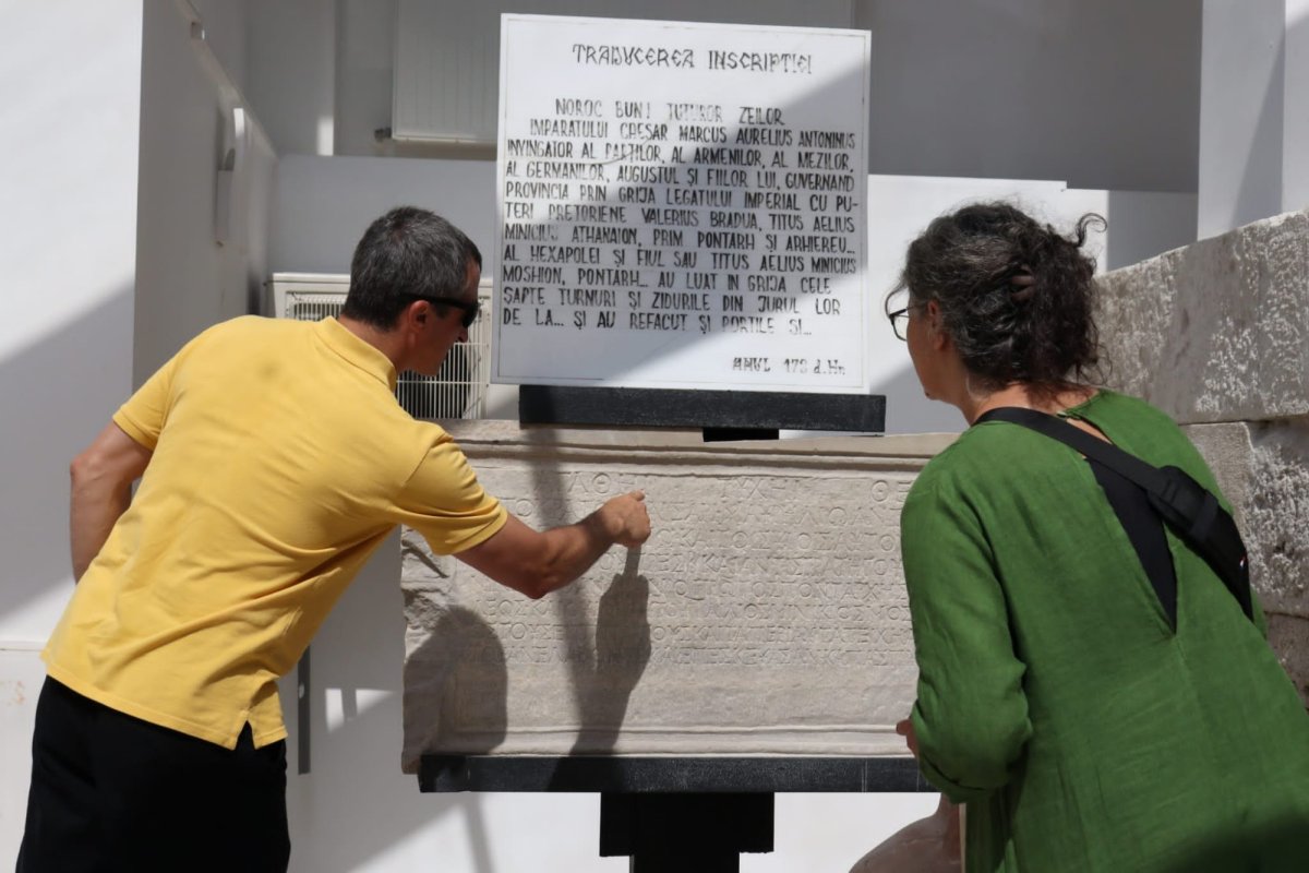 Studenții teologi și clasiciști la Școala de vară „Inscripții grecești din Dobrogea”  262812