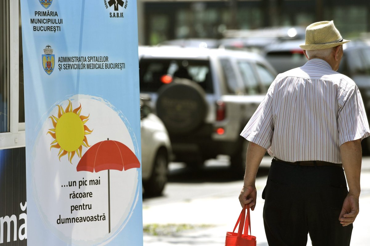 Pe timp de caniculă, persoanele vârstnice  au nevoie de sprijin 262927