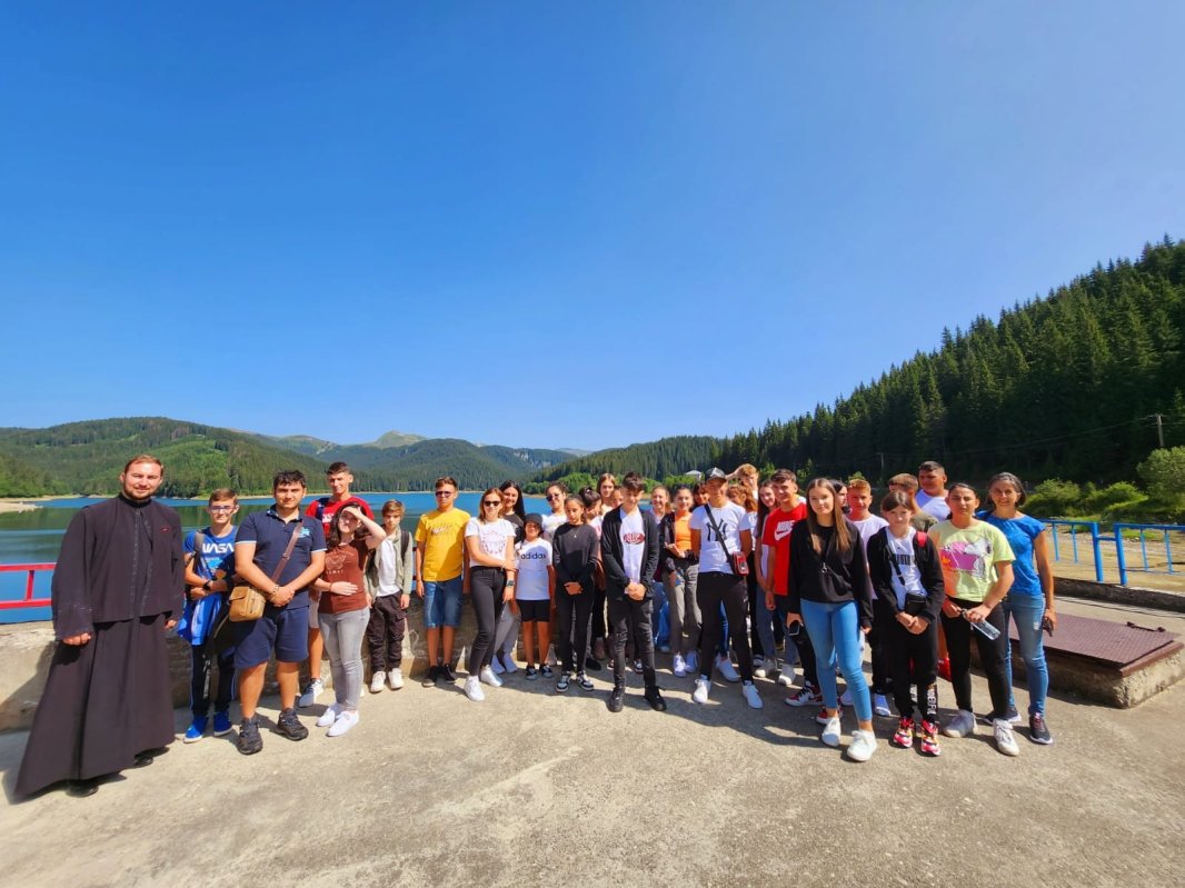 Tabere de tineret organizate de Arhiepiscopia Târgoviștei  262951