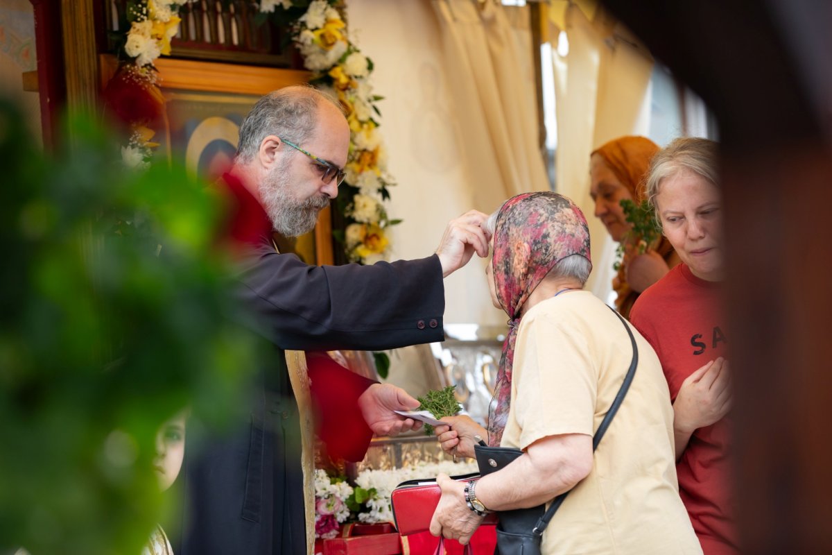 Bucuria cinstirii unui sfânt vindecător iubit de bucureșteni 263088