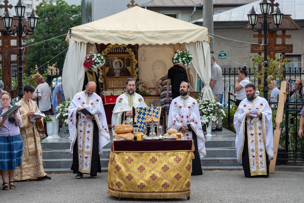 Bucuria cinstirii unui sfânt vindecător iubit de bucureșteni 263130