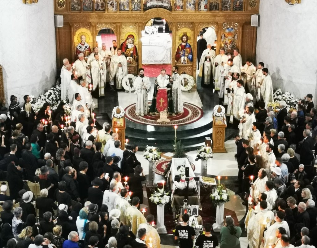 Mii de credincioși și-au luat rămas-bun de la primul protopop de Onești 263159