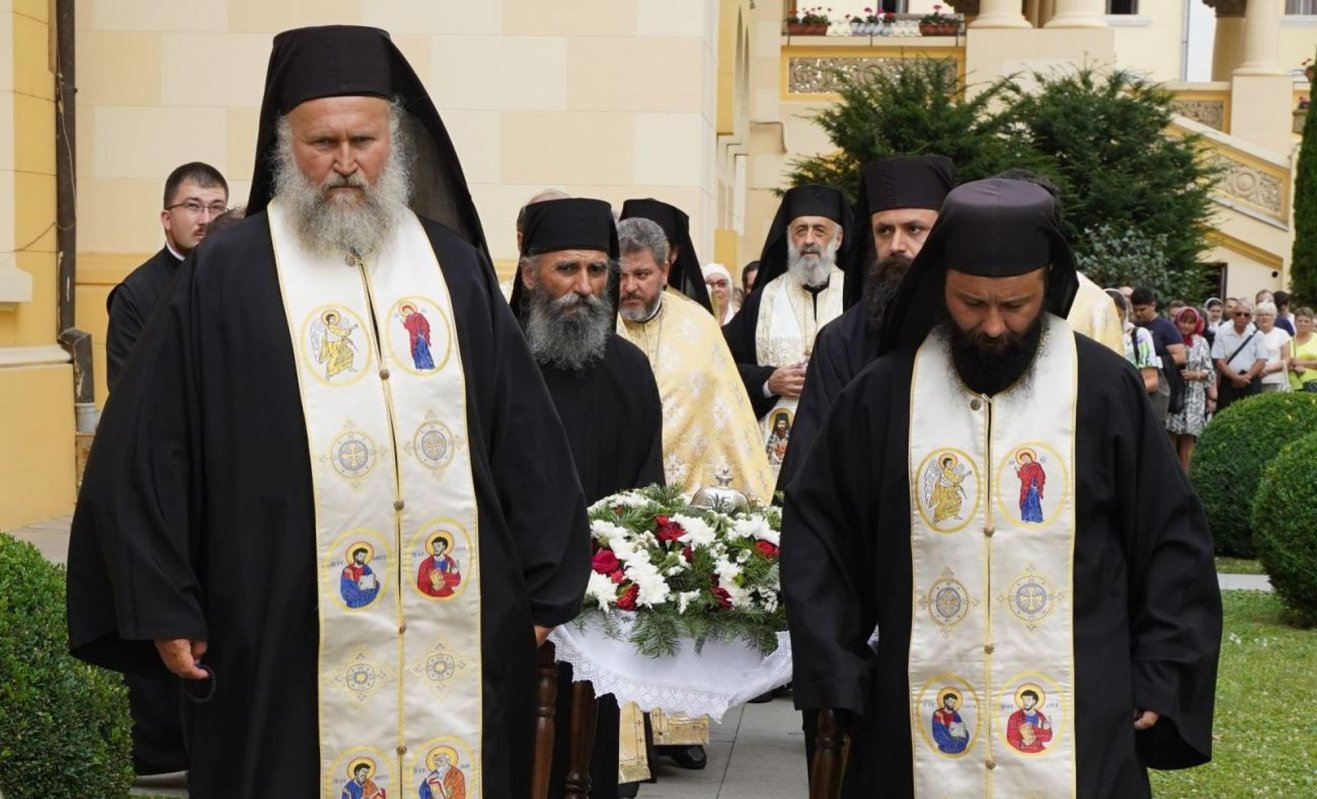 Cinstitele moaște ale Sfintei și Dreptei Ana la Catedrala Încoronării din Alba Iulia 263210