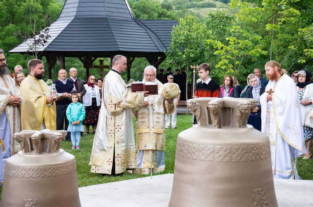 Hramul Mănăstirii „Sfântul Pantelimon” de la Dâncu și sfințirea clopotelor așezământului monahal 263197