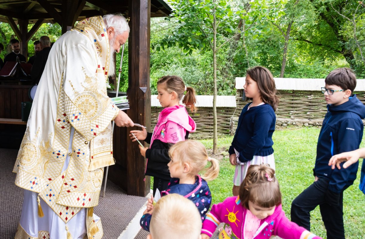 Hramul Mănăstirii „Sfântul Pantelimon” de la Dâncu și sfințirea clopotelor așezământului monahal 263203