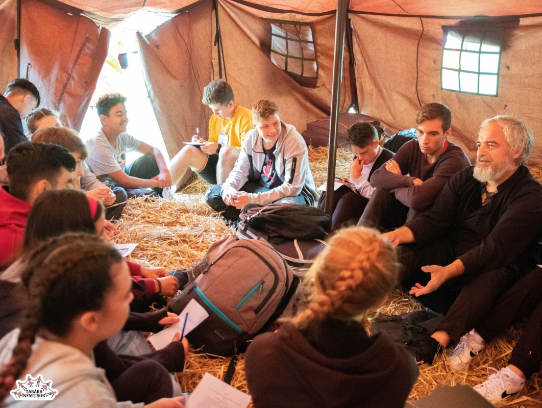 Peste 500 de tineri în „Poiana Prieteniei”, la Nemțișor 263178