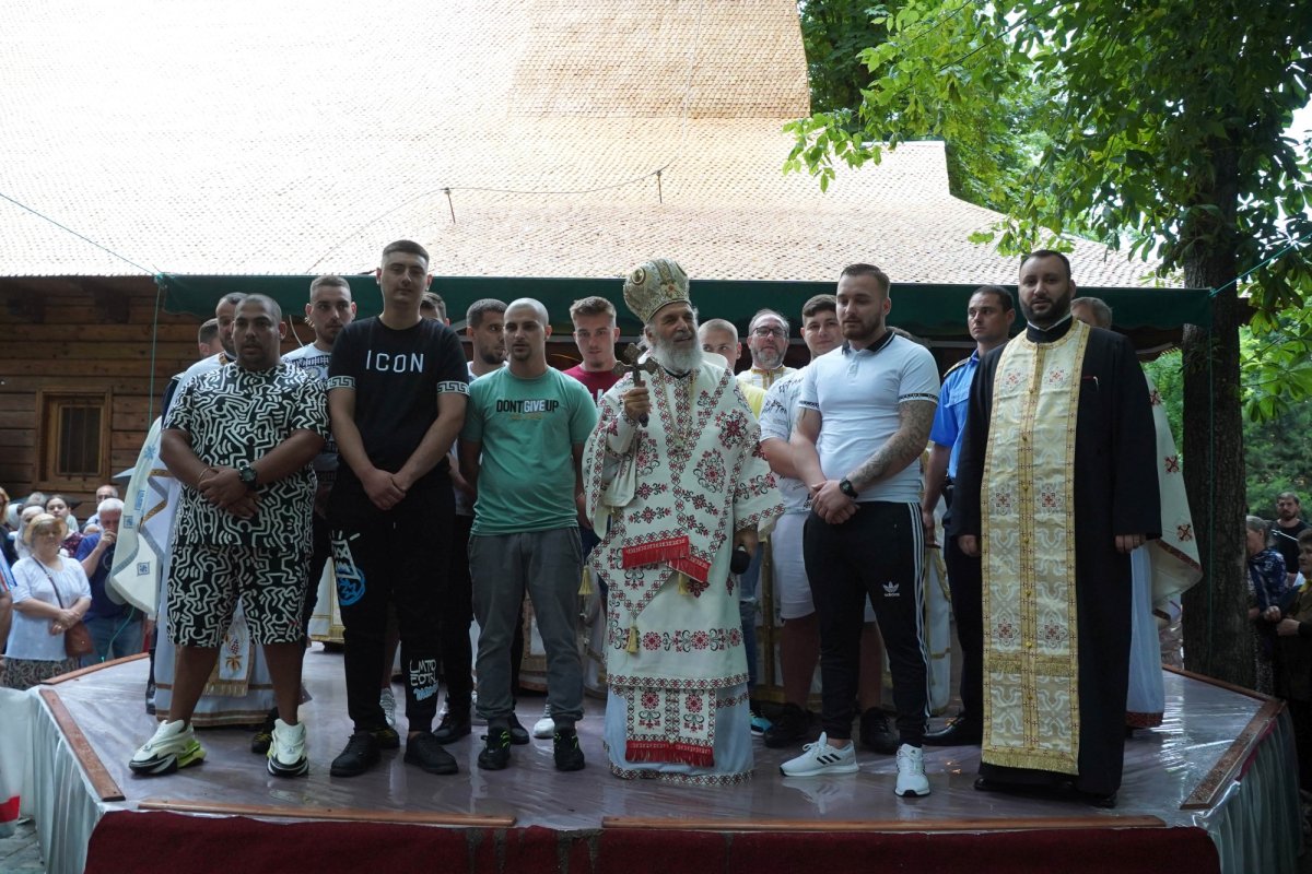 Sfântul Pantelimon cinstit la Mănăstirea Lacu Sărat din Brăila 263223