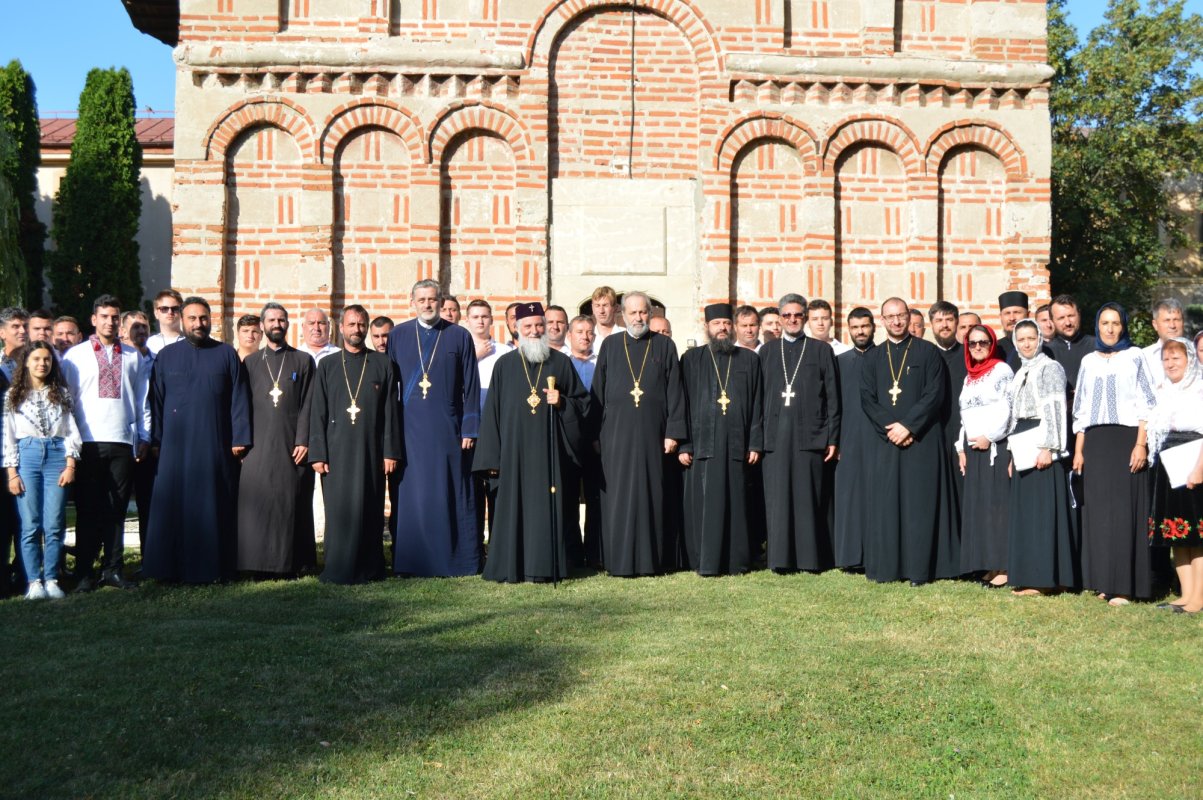 Încheierea cursurilor de asimilare pentru cântăreții bisericești la Craiova 263468