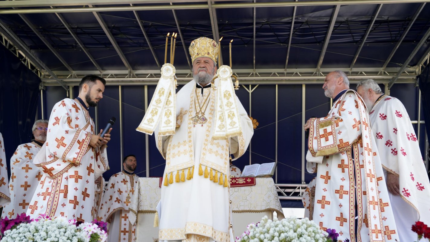 Liturghie arhierească la biserica din Cartierul Arhitecților 263424