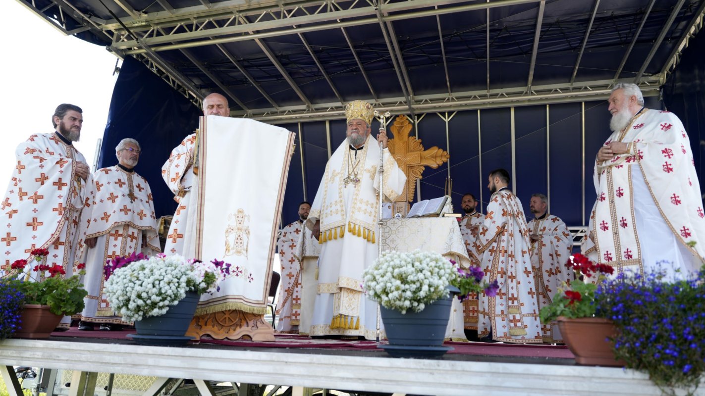 Liturghie arhierească la biserica din Cartierul Arhitecților 263425