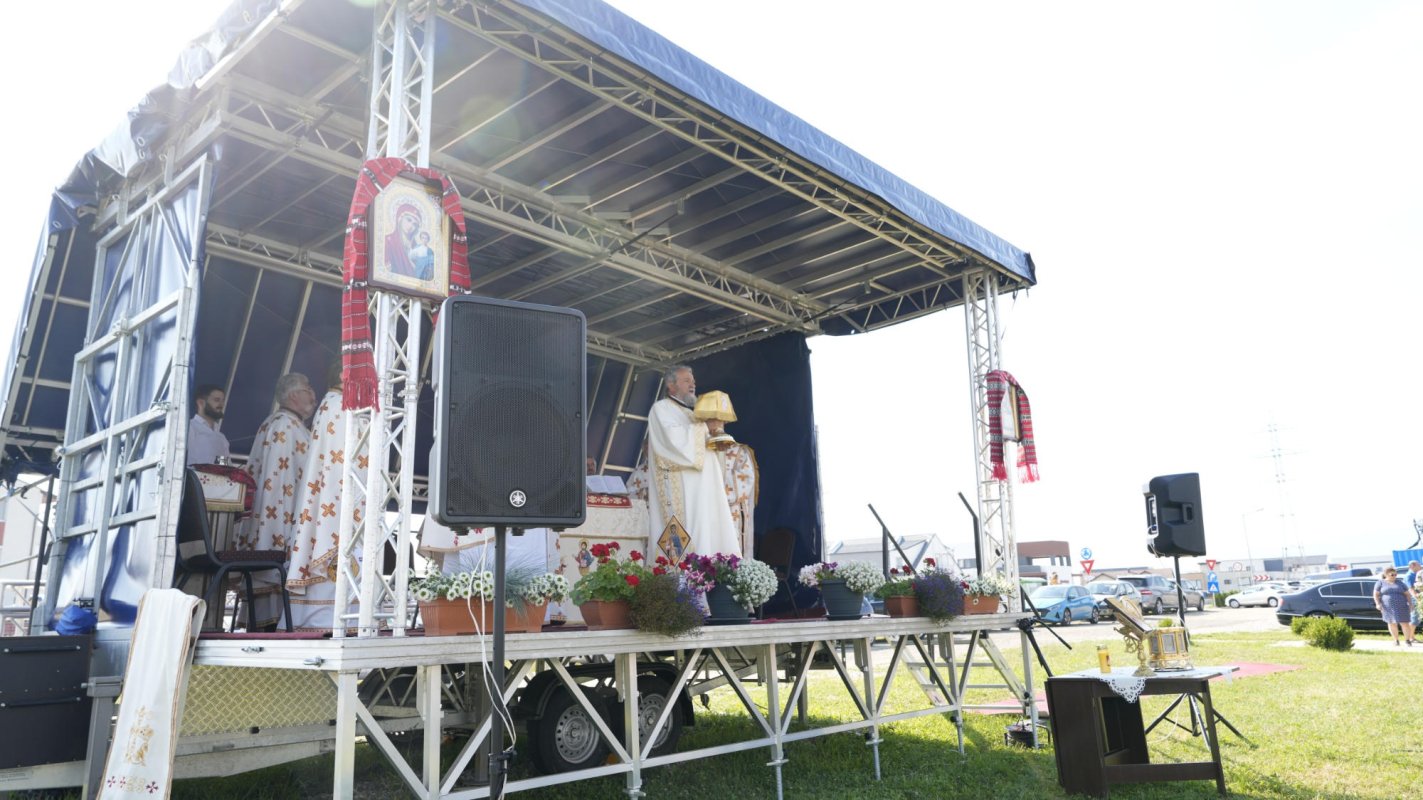 Liturghie arhierească la biserica din Cartierul Arhitecților 263434