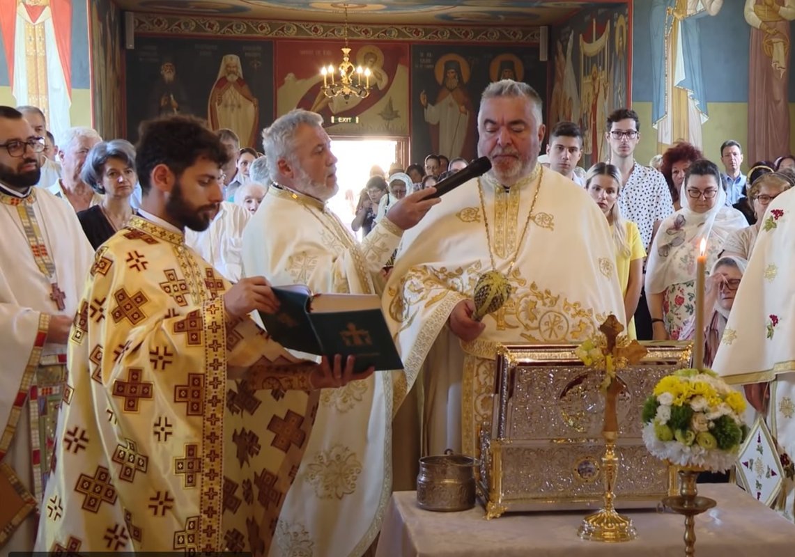 Moaștele Sfântului Atanasie cel Mare, dăruite unei parohii prahovene 263491