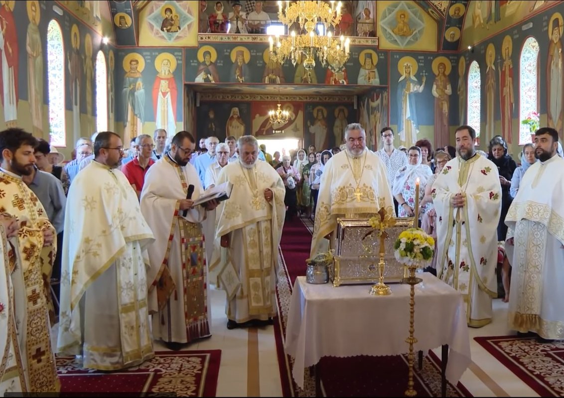 Moaștele Sfântului Atanasie cel Mare, dăruite unei parohii prahovene 263493