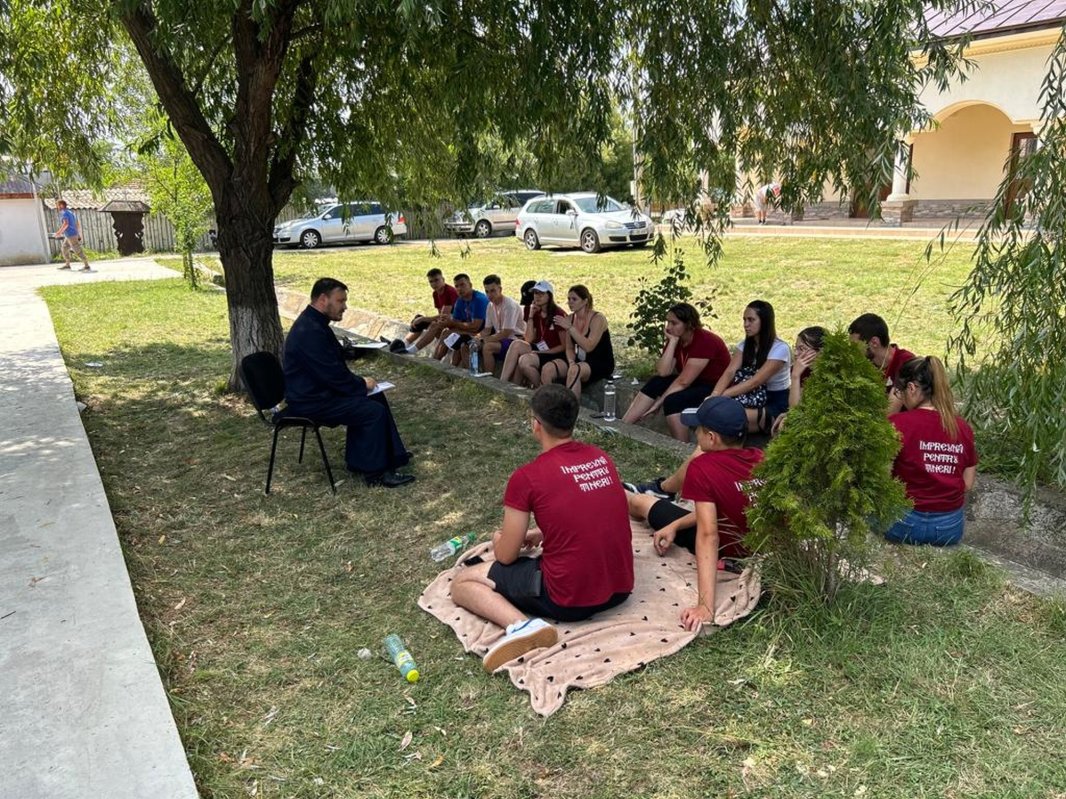 „Tabăra din pridvorul satului”, la final 263461