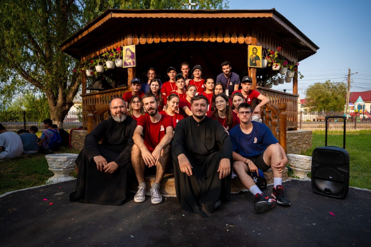 „Tabăra din pridvorul satului”, la final 263466