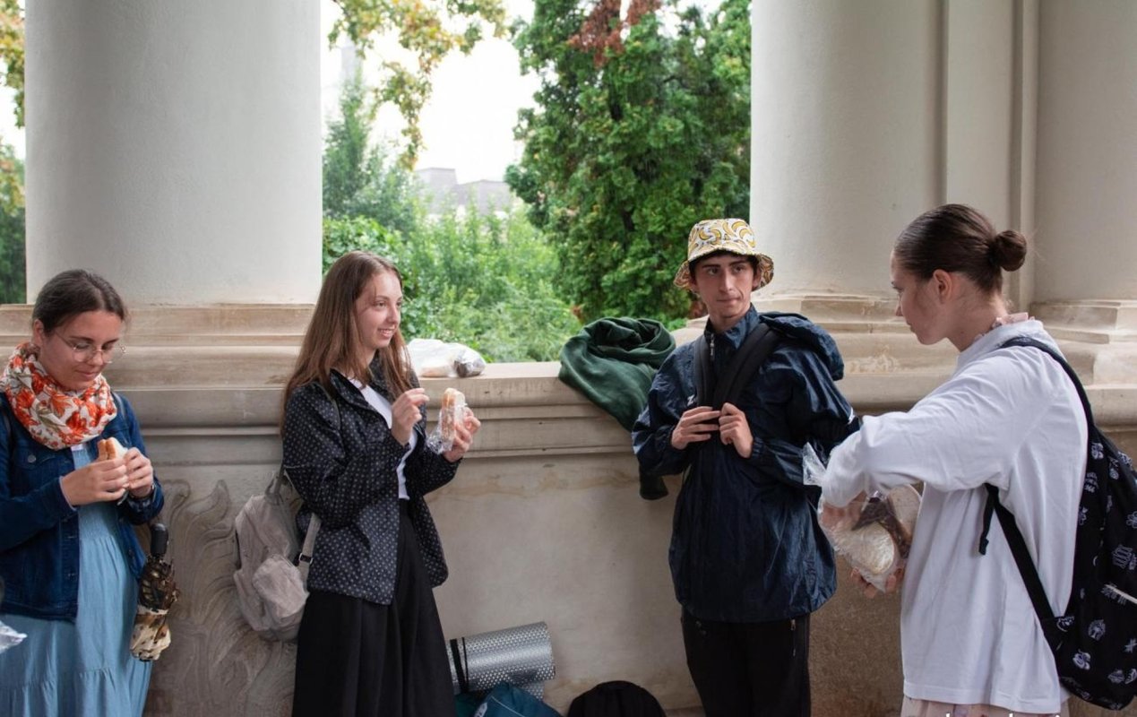 A început a IX-a ediție a pelerinajului pedestru „Pe urmele sfinților nemțeni” 263532