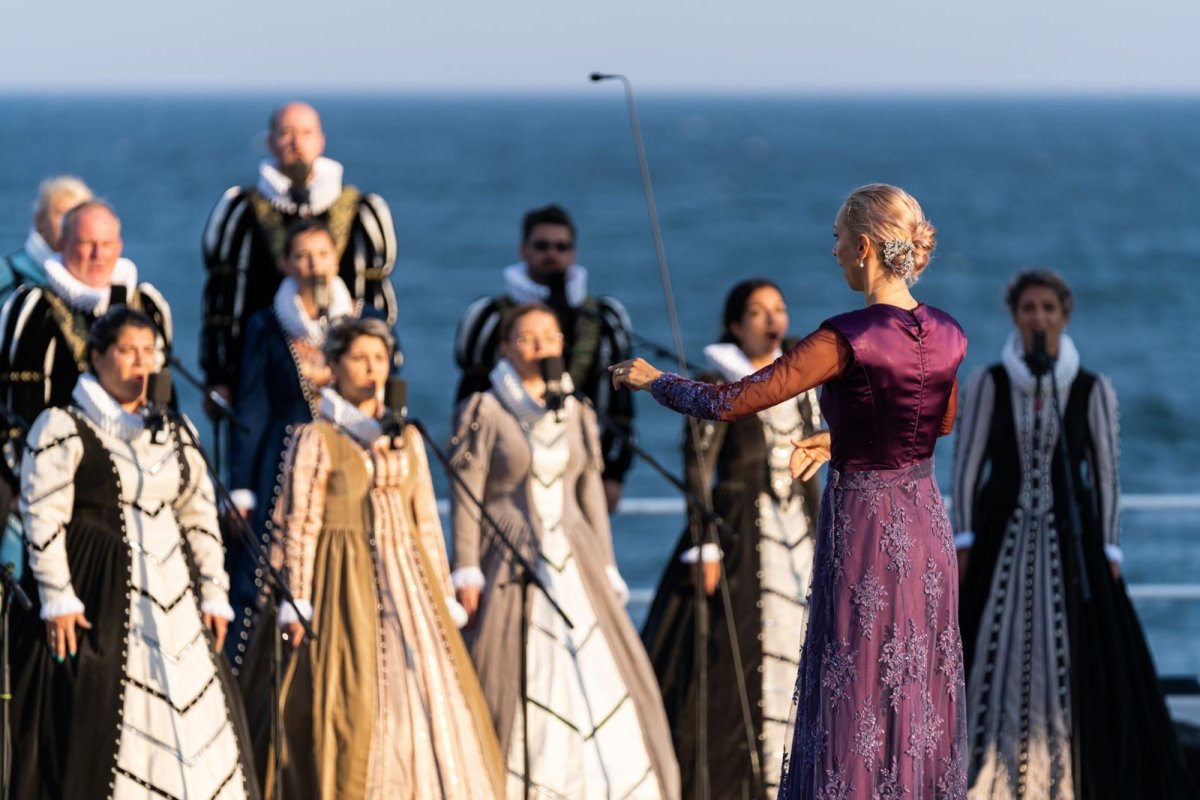 Corul Madrigal la malul mării 263510