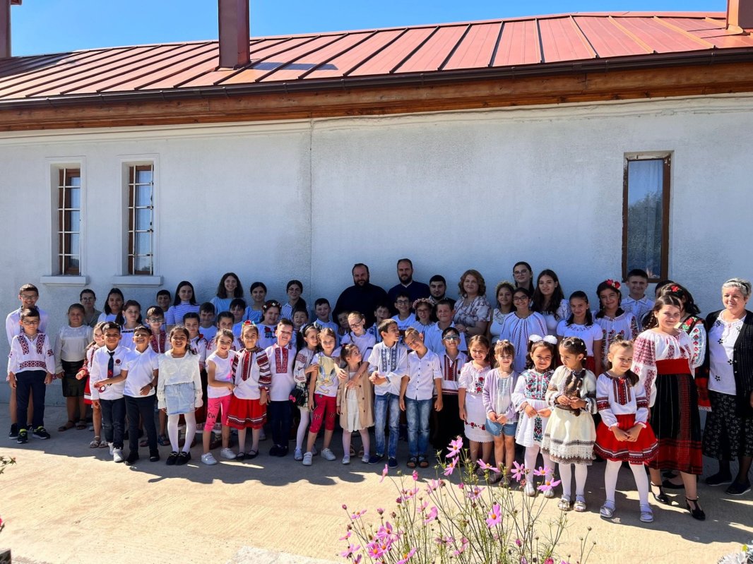 Școală de vară la o parohie prahoveană 263583