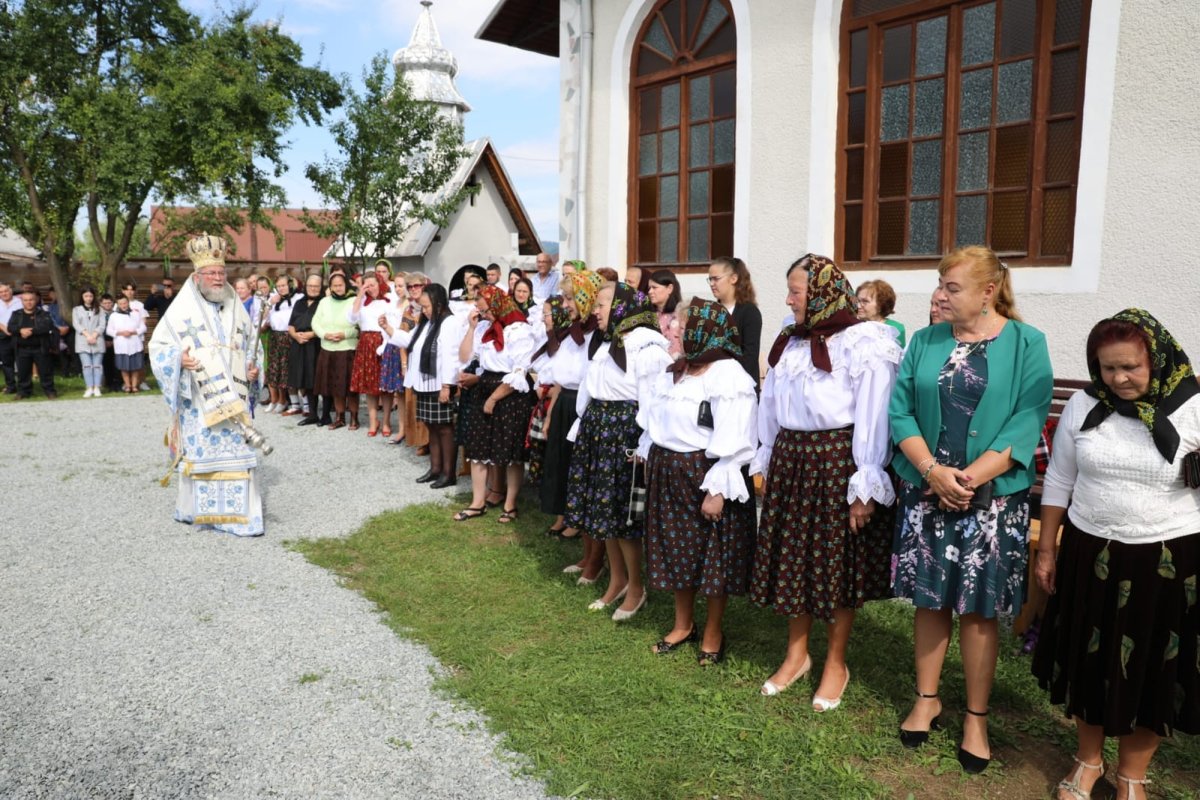 Sfânta Liturghie în Vişeu de Mijloc şi binecuvântarea casei parohiale 263563