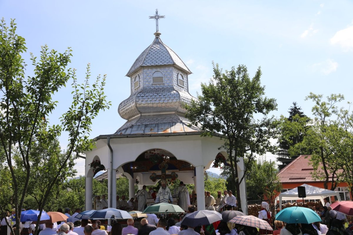 Sfânta Liturghie în Vişeu de Mijloc şi binecuvântarea casei parohiale 263565