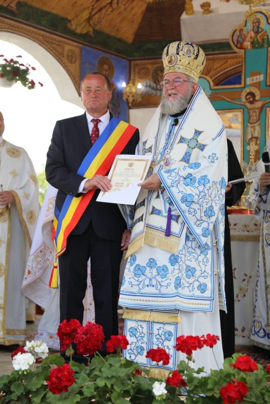 Sfânta Liturghie în Vişeu de Mijloc şi binecuvântarea casei parohiale 263567