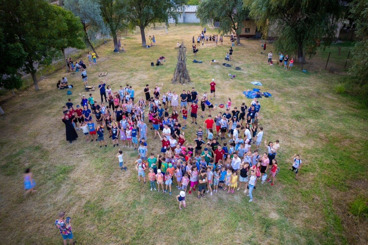 „Tabăra din pridvorul satului” la o parohie din Ialomița 263576