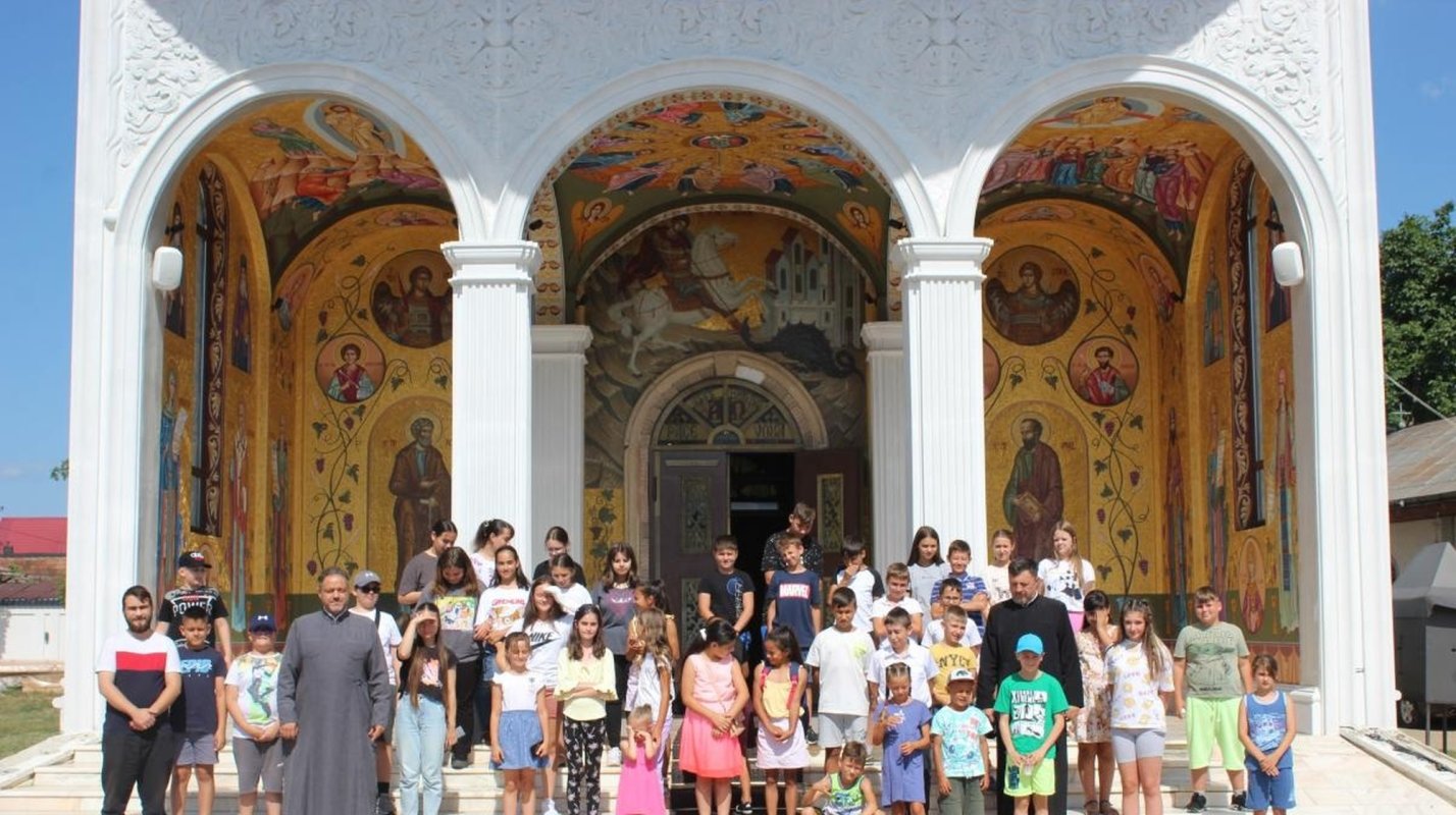 Caravana ASCOR în Parohia Cordun 263750