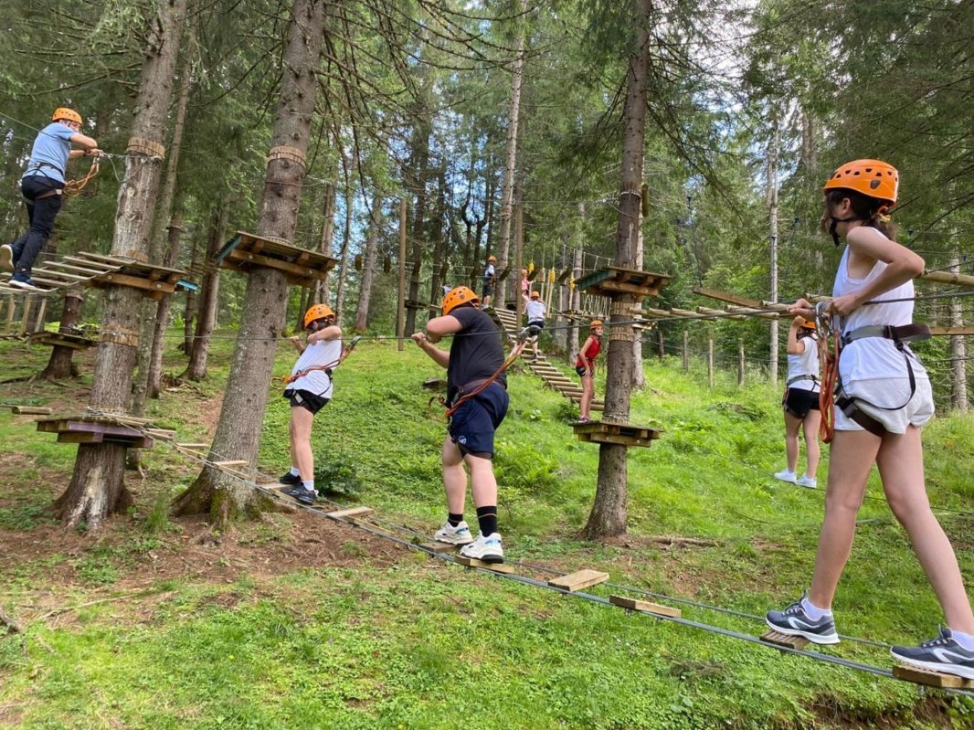 Tineri din Arhiepiscopia Alba Iuliei în tabăra de la Remeți 263743