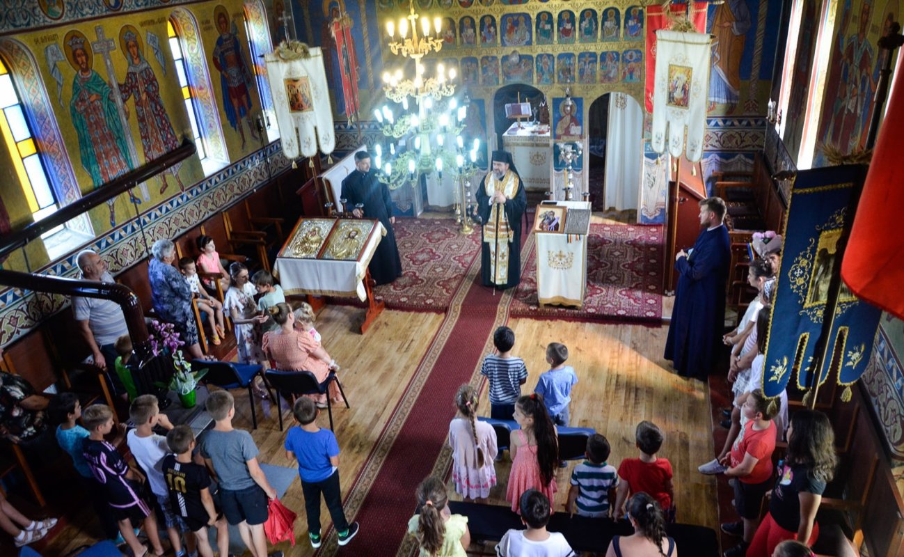 „Școala de vară din tinda Bisericii” în Parohia Lunca Moților, Hunedoara 263870