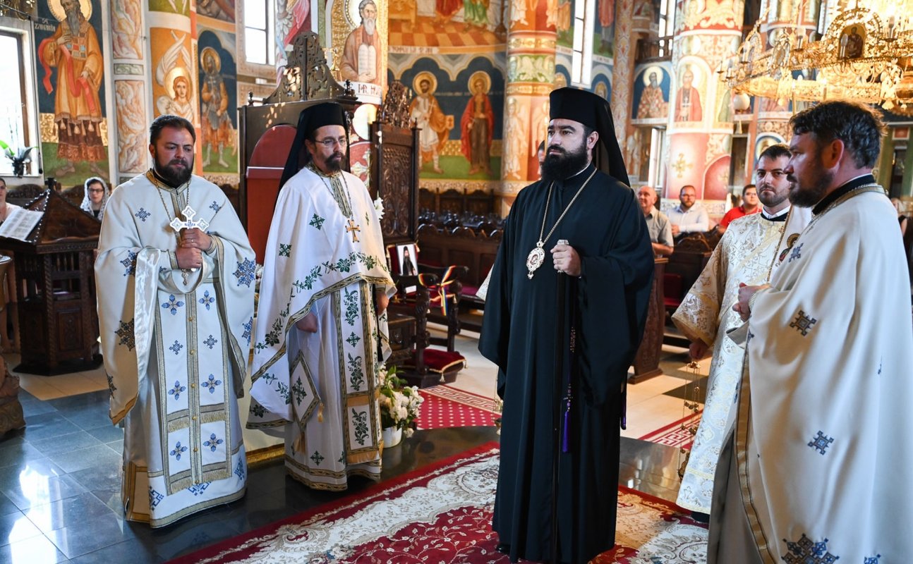 Slujiri arhiereşti la Deva 263879