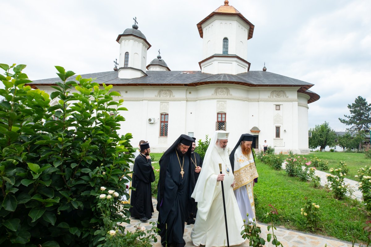 Sărbătorirea hramului istoric al vechii lavre monahale de la Cernica 264128