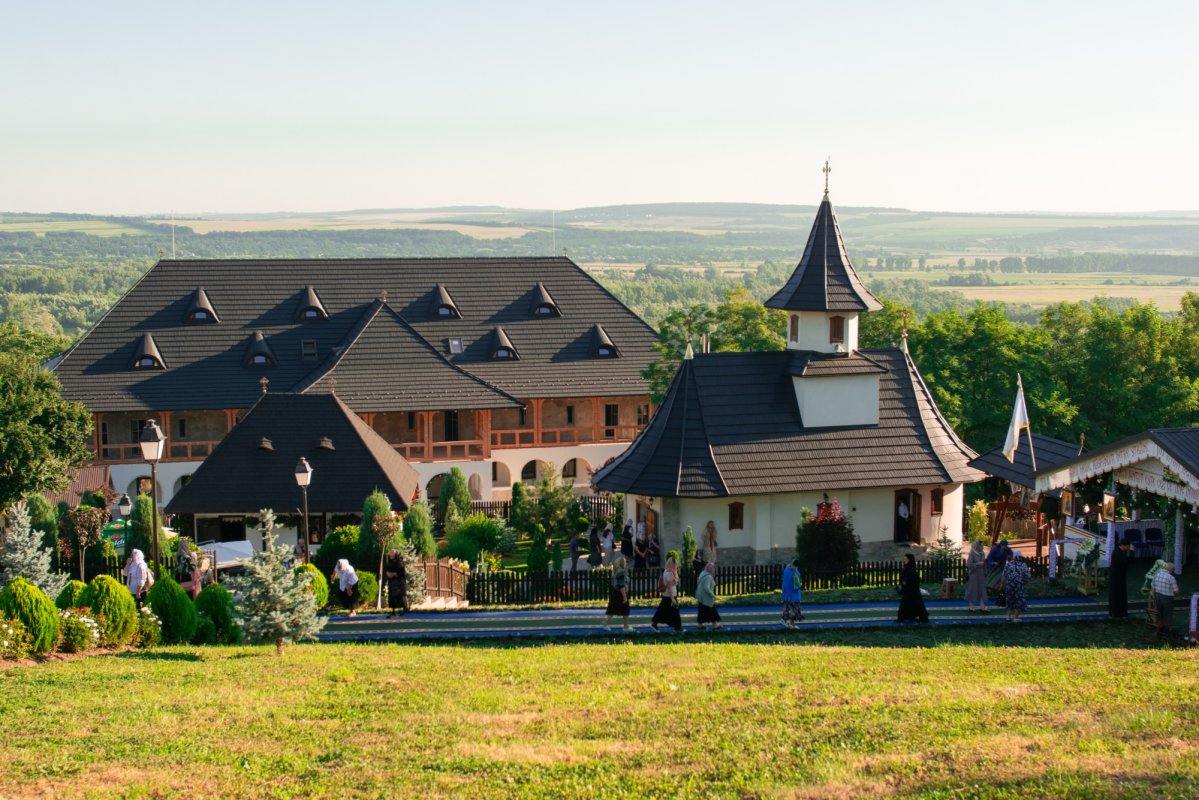 Sfântul Ioan Iacob Hozevitul, cinstit în localitatea natală 263967