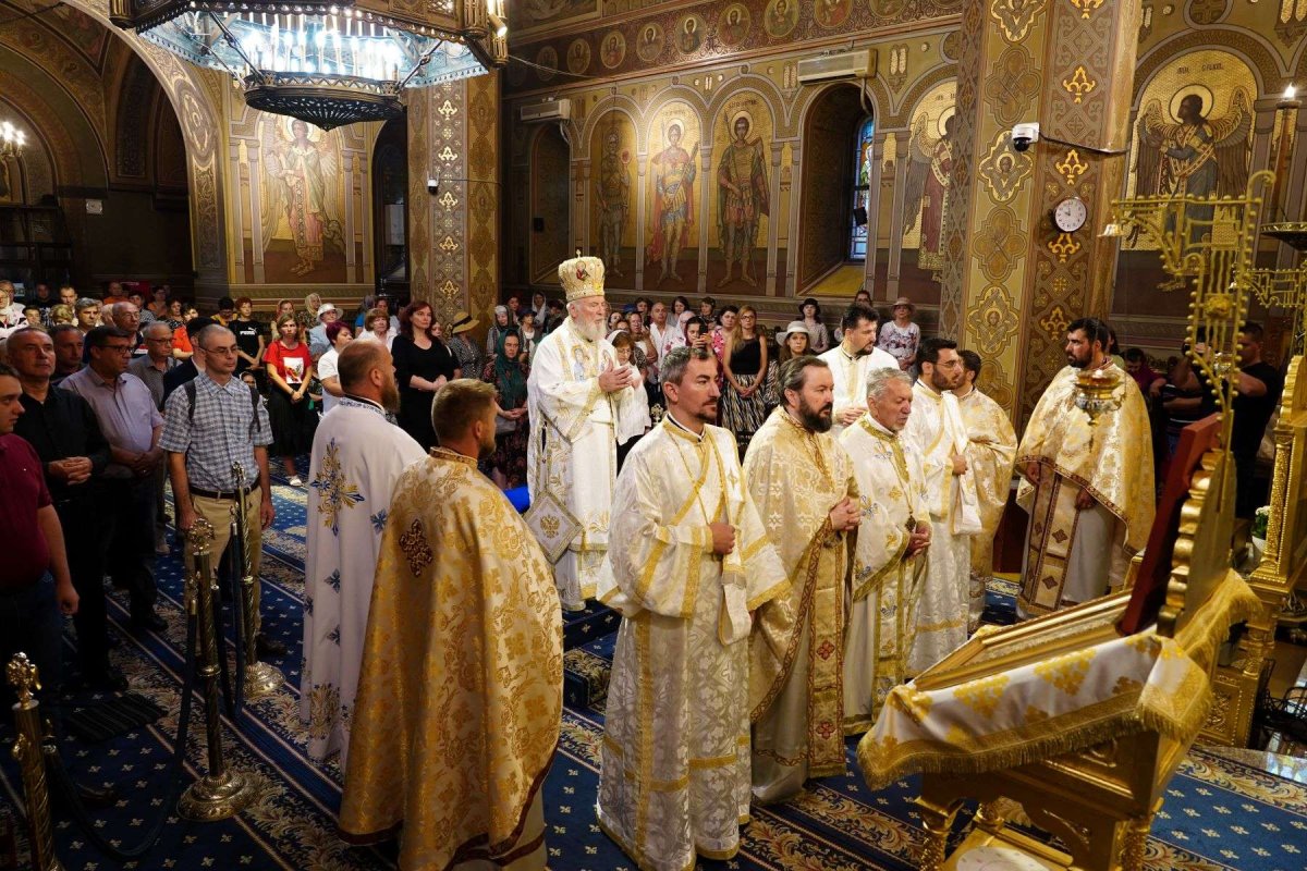 Hirotonie la Catedrala Arhiepiscopală din Târgoviște 264248