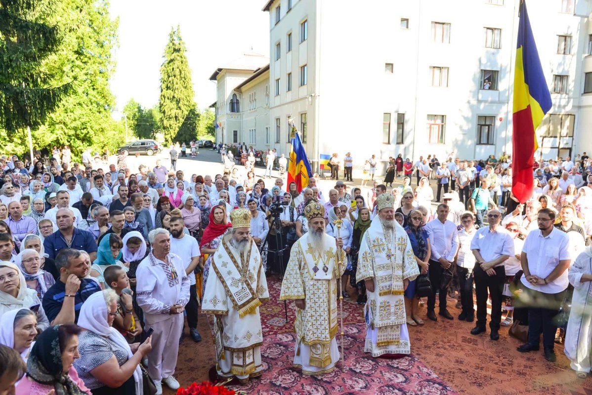 Hram la biserica seminarului de la Mănăstirea Neamţ 264168