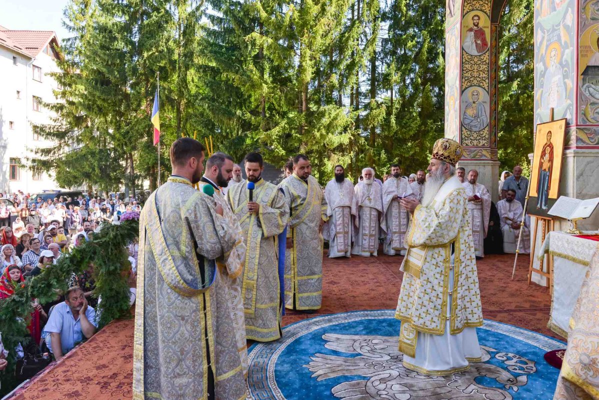 Hram la biserica seminarului de la Mănăstirea Neamţ 264169