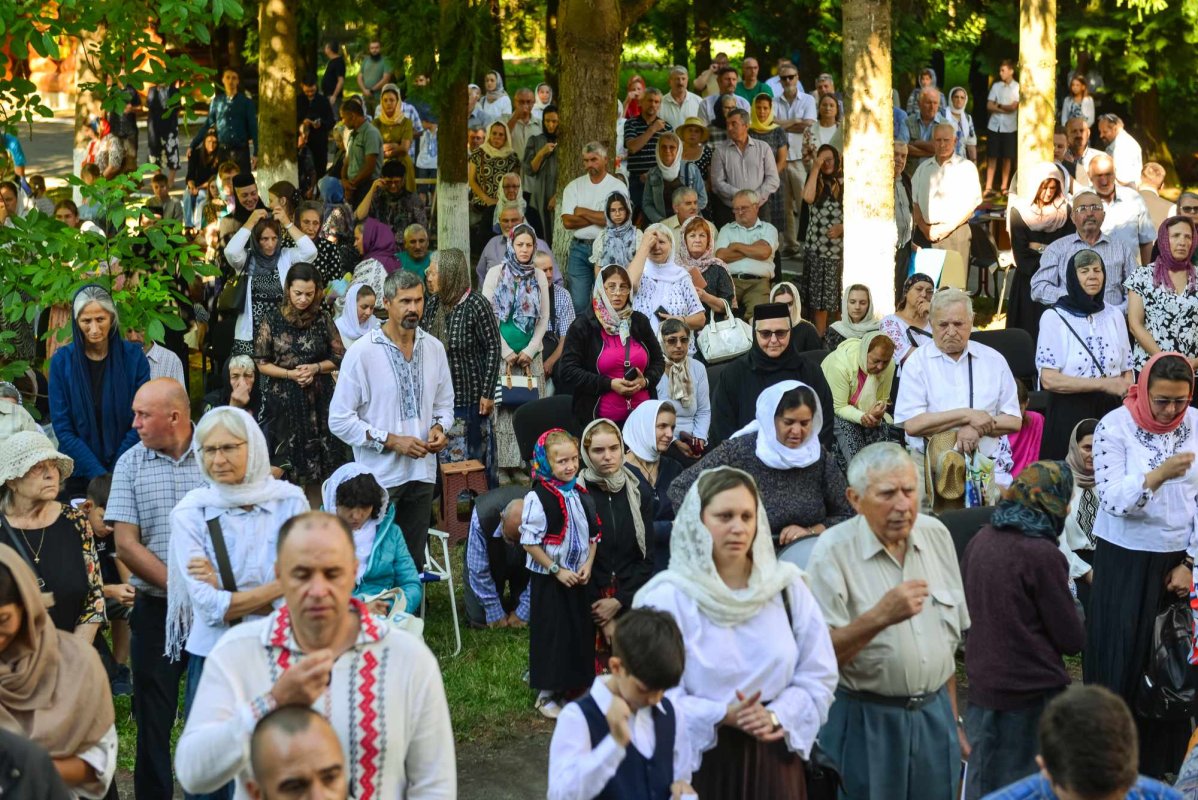 Hram la biserica seminarului de la Mănăstirea Neamţ 264170