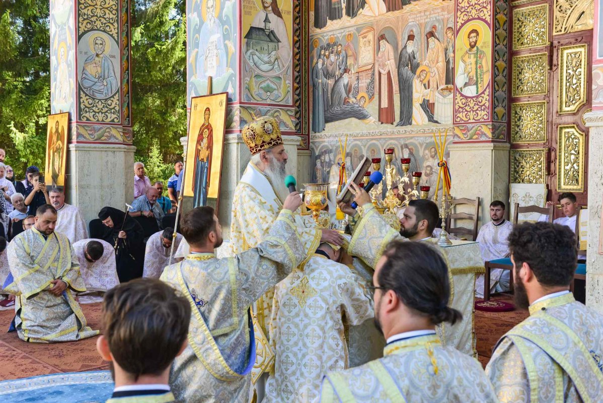 Hram la biserica seminarului de la Mănăstirea Neamţ 264174